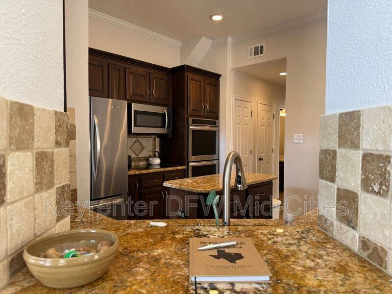 6213 Park Meadow Ln - Photo 6 of 38