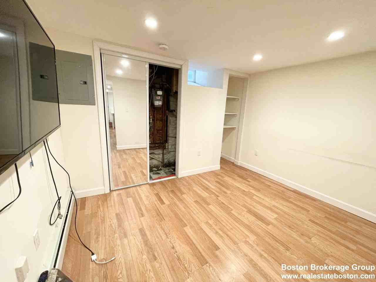 16 Greenwich St - Photo 3 of 8