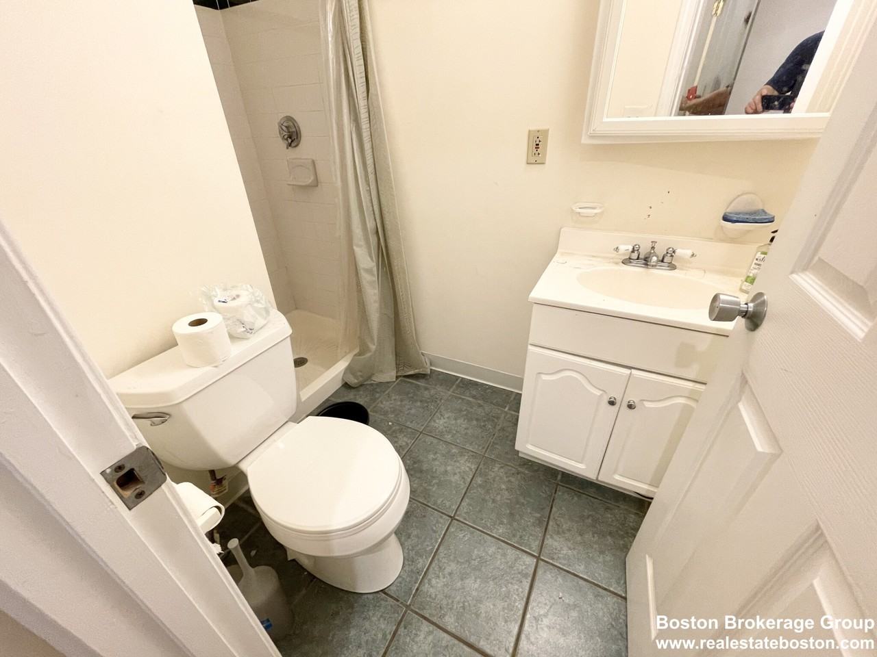 16 Greenwich St - Photo 7 of 8