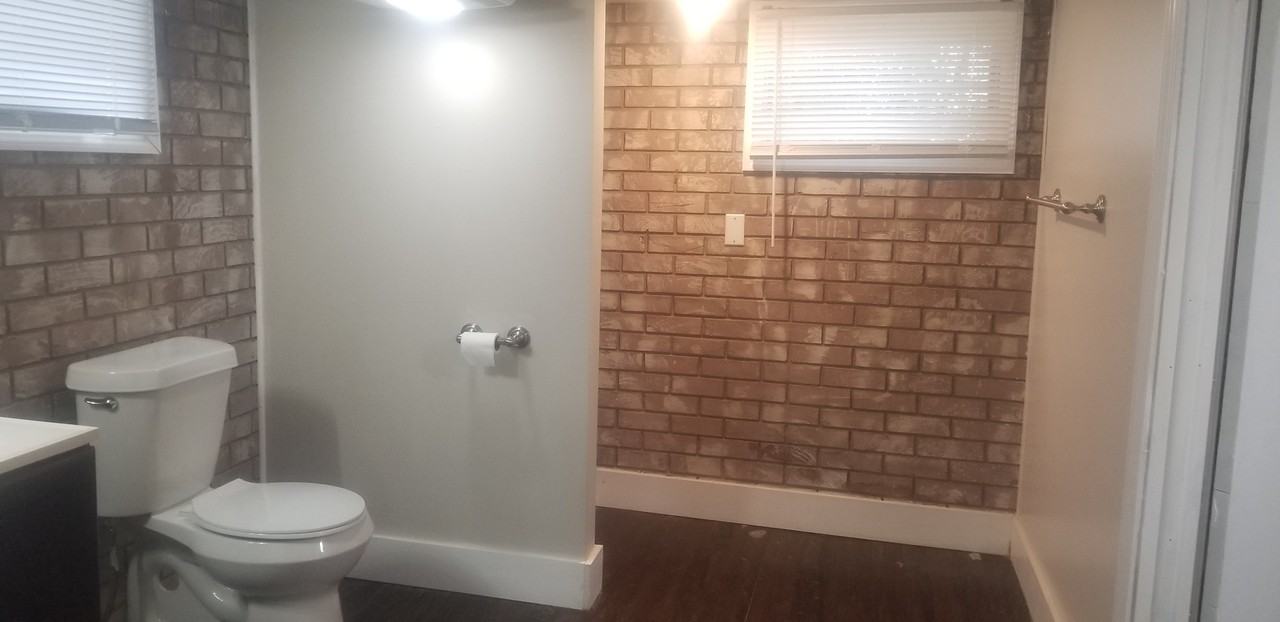 616 W Maple St - Photo 2 of 13