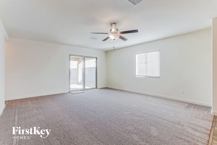 1008 W 20th St - Photo 2 of 16