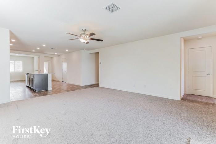 1008 W 20th St - Photo 3 of 16