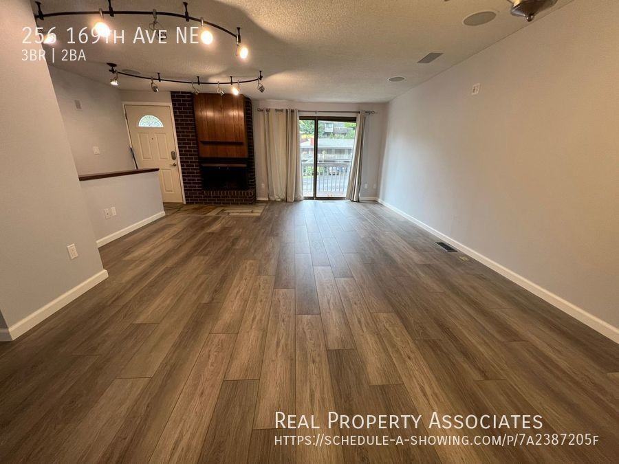 256 169th Ave Ne - Photo 3 of 18