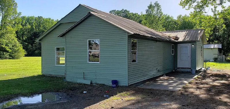 323 Walker Rd - Photo 2 of 9