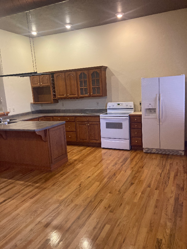 306 S Union Ave - Photo 3 of 8