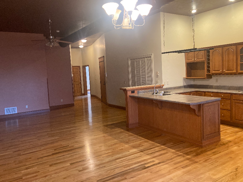 306 S Union Ave - Photo 7 of 8