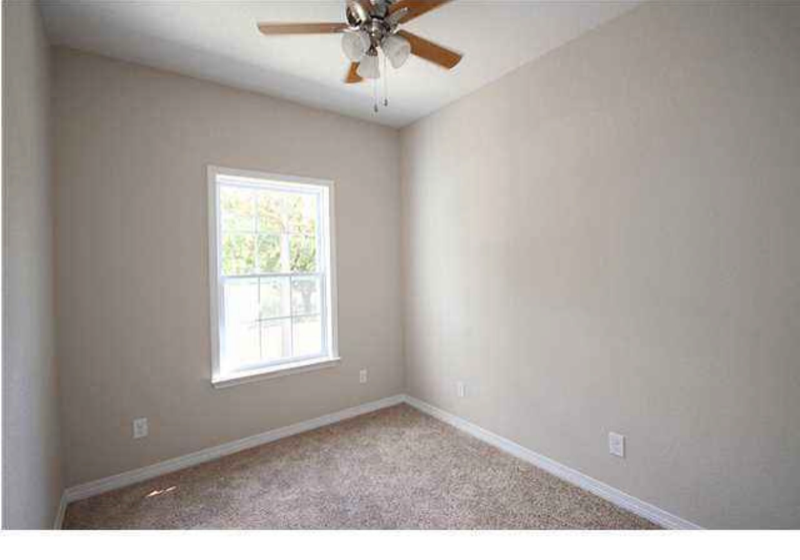 992 Leigh Ann Ln - Photo 4 of 19