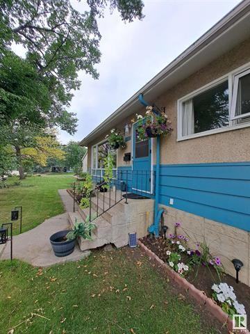 7508 73 Avenue Northwest - Photo 3 of 20