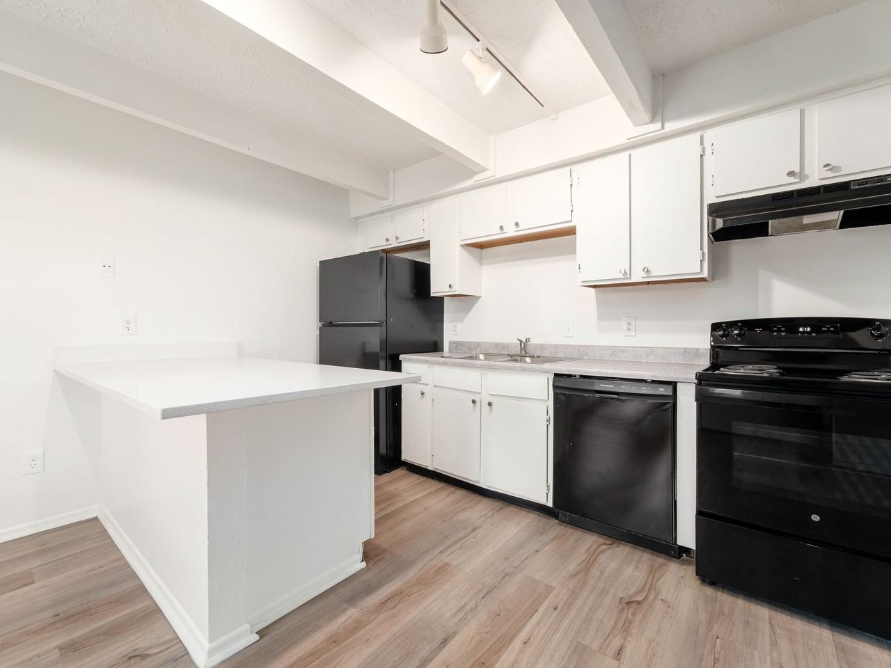 2415 Eakin Rd #2415 - Photo 2 of 9