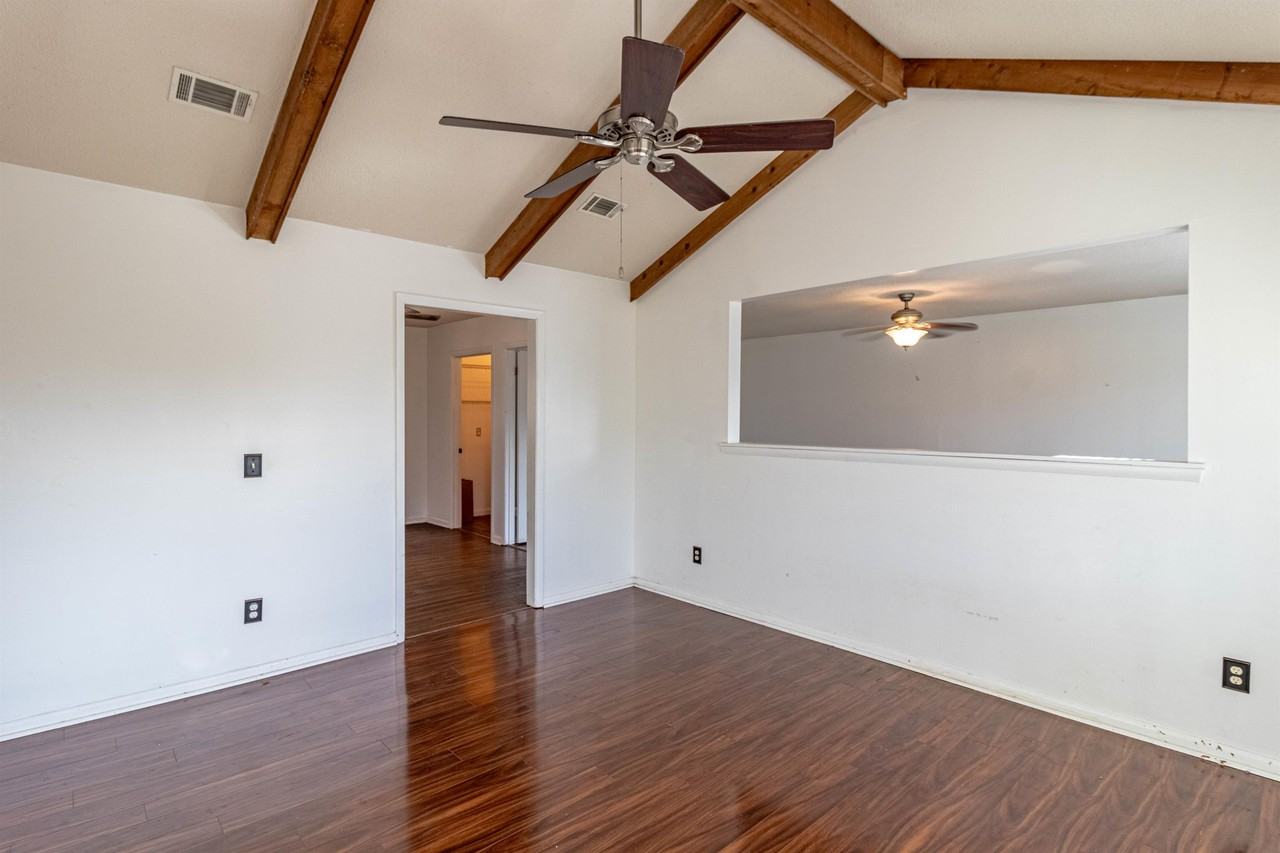 633 Slade St #1 - Photo 4 of 24