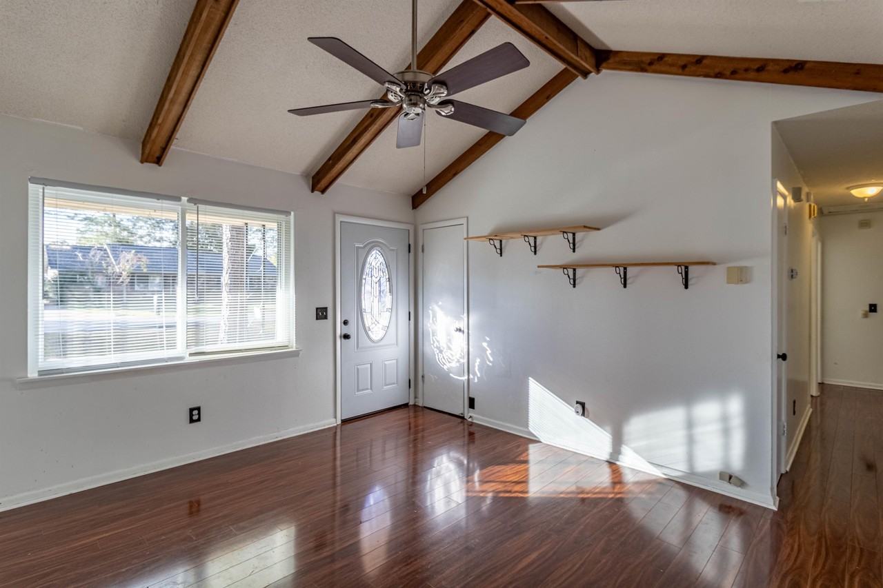 633 Slade St #1 - Photo 5 of 24