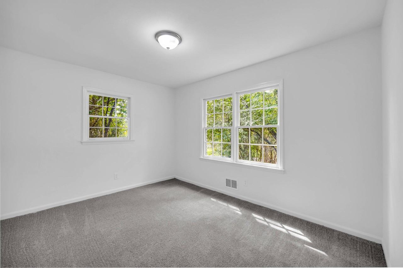 1586 Kings Rd #1 - Photo 2 of 11