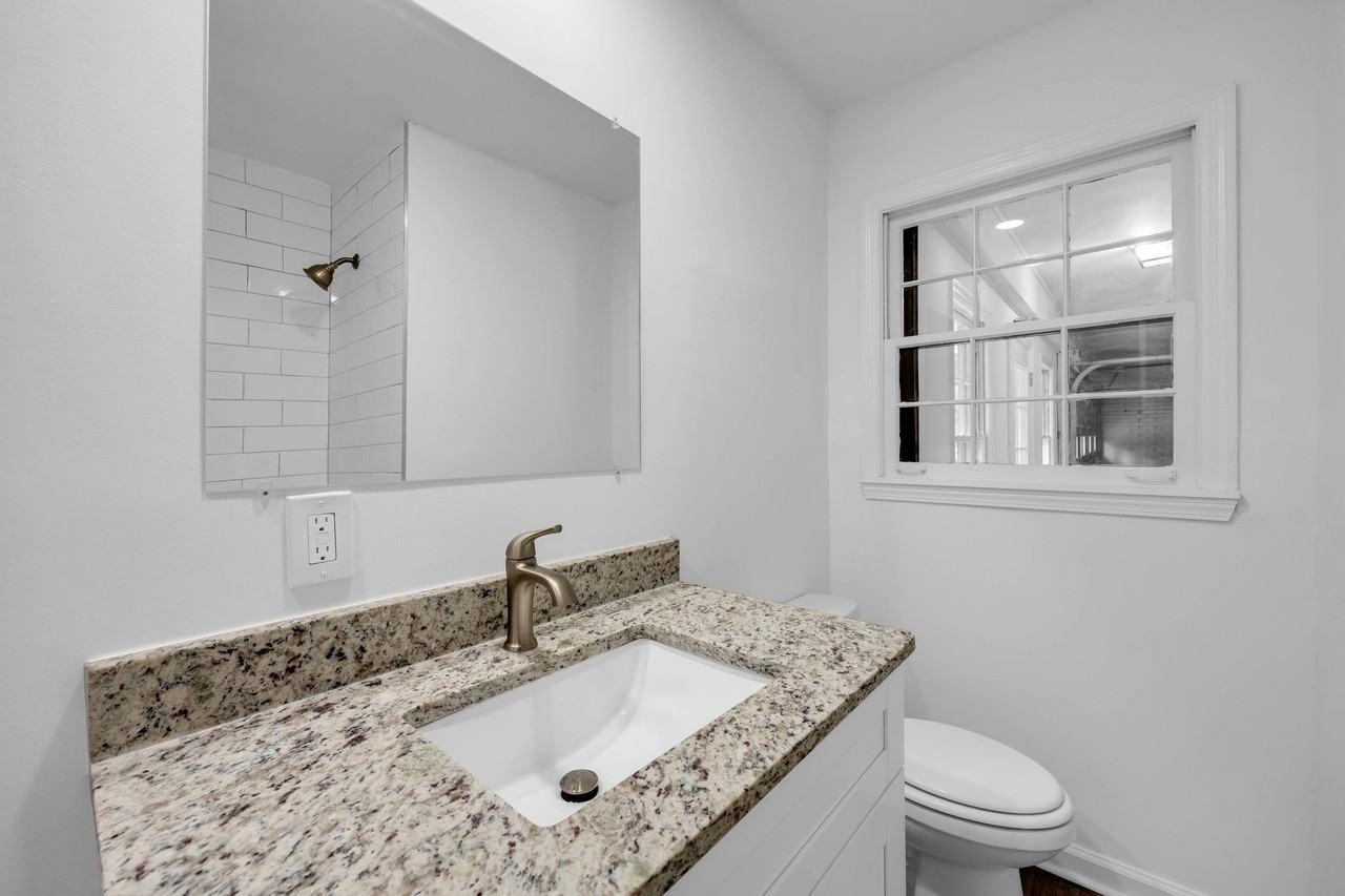 1586 Kings Rd #1 - Photo 4 of 11