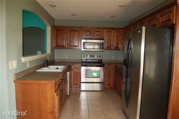 413 S Walker St - Photo 3 of 5