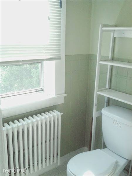 300 Darrow Ave - Photo 2 of 9