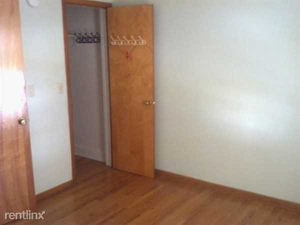 300 Darrow Ave - Photo 3 of 9