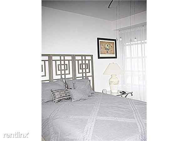 1430 Brickell Bay Dr - Photo 3 of 8