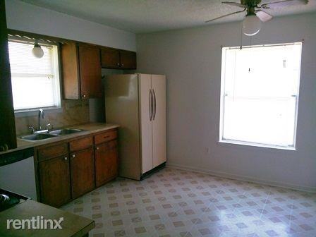 3802 Peaks Dr - Photo 2 of 7