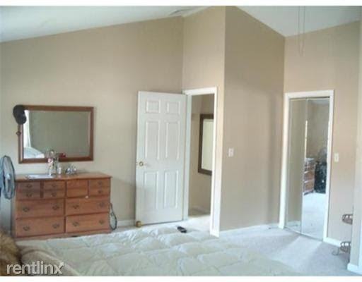 144 Franklin St - Photo 3 of 6