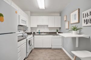 featured image of 935 N Van Dorn St