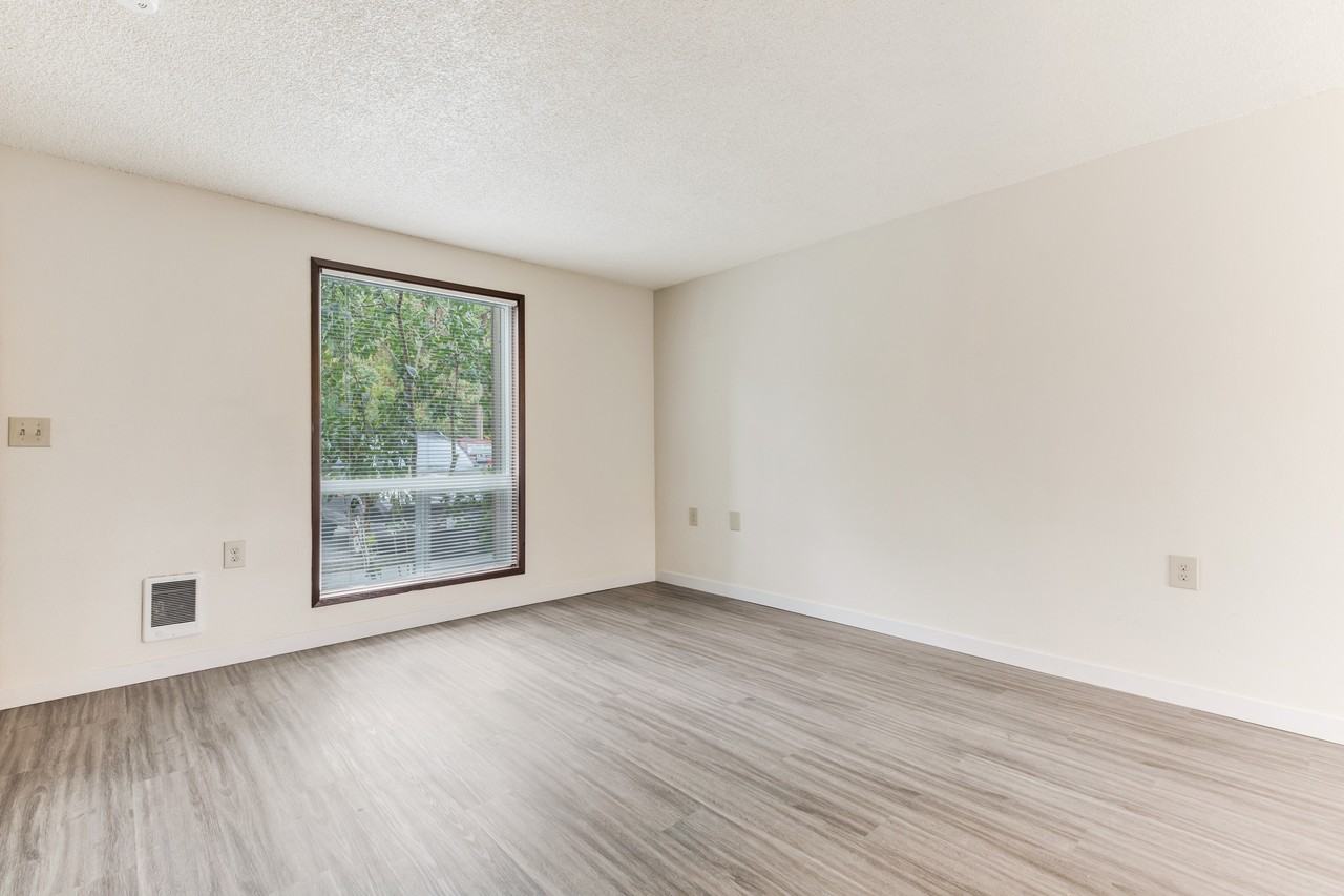 Lake Road Courtyard Apartments - Photo 3 of 19