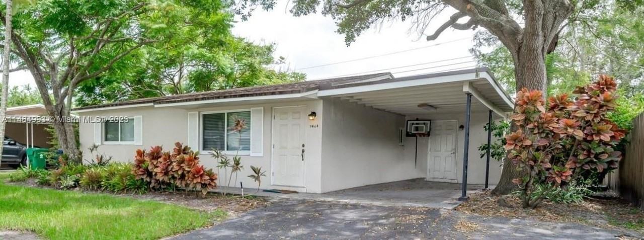 9464 Sw 52nd St - Photo 2 of 8