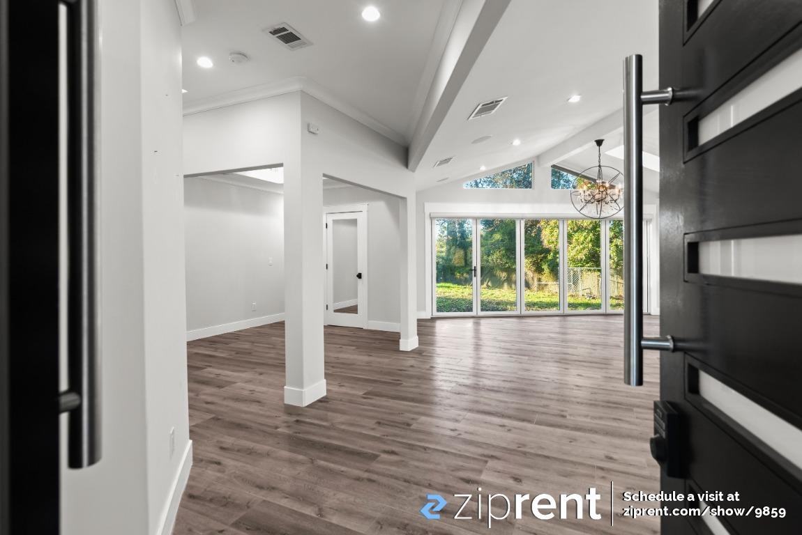 17031 Holiday Dr - Photo 3 of 29