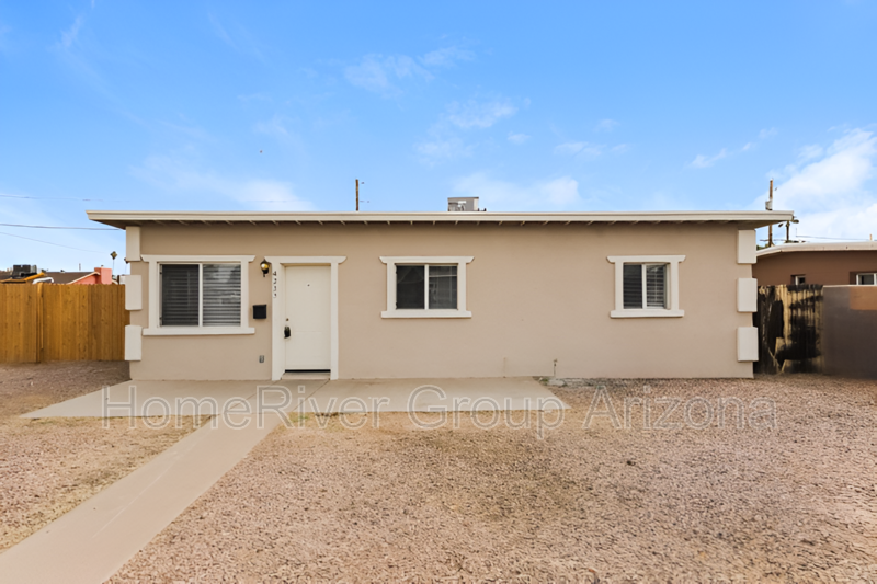 4235 N 27th Dr - Photo 2 of 20