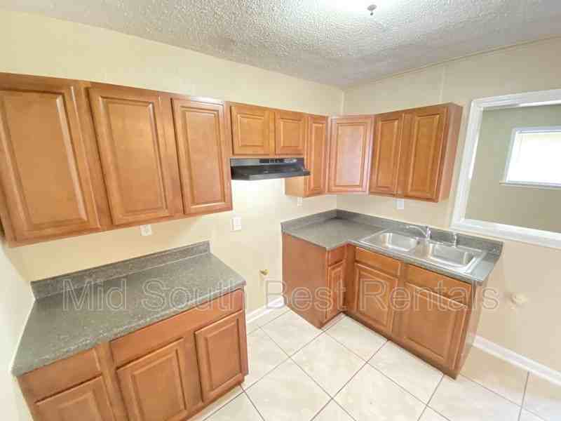 321 Glencoe Rd - Photo 3 of 9