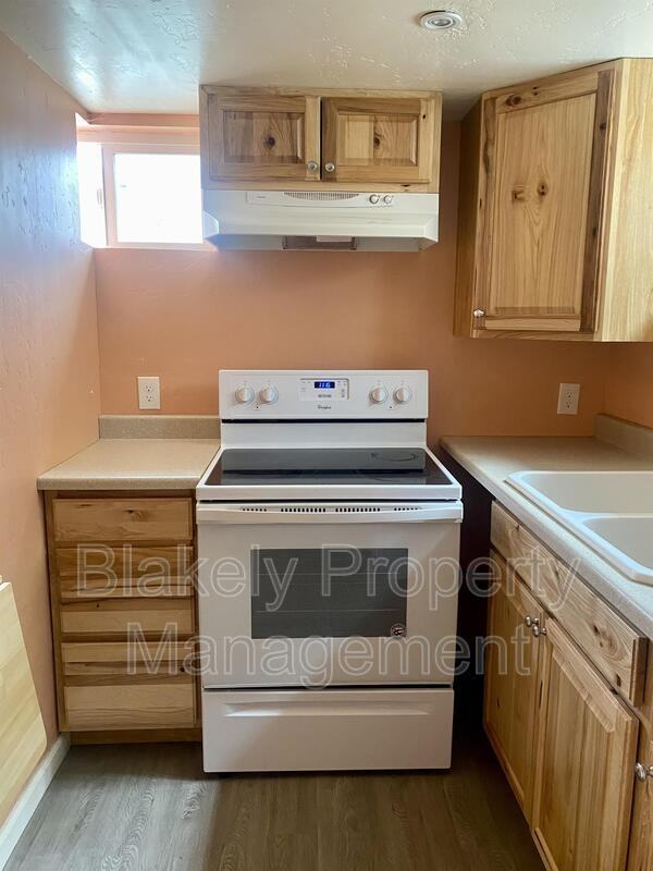 116 S Fern St #B - Photo 3 of 31