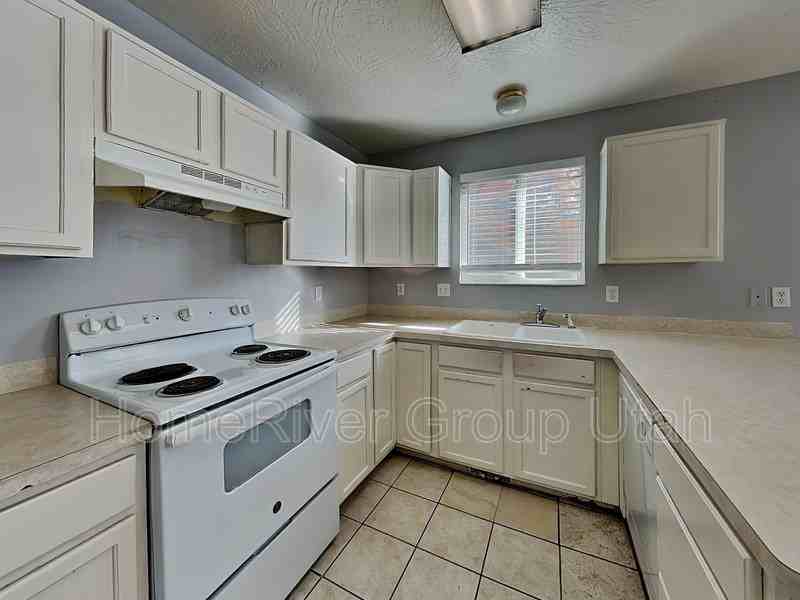 334 Childs Ave - Photo 2 of 35