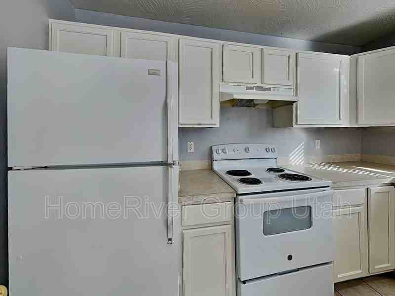 334 Childs Ave - Photo 5 of 35