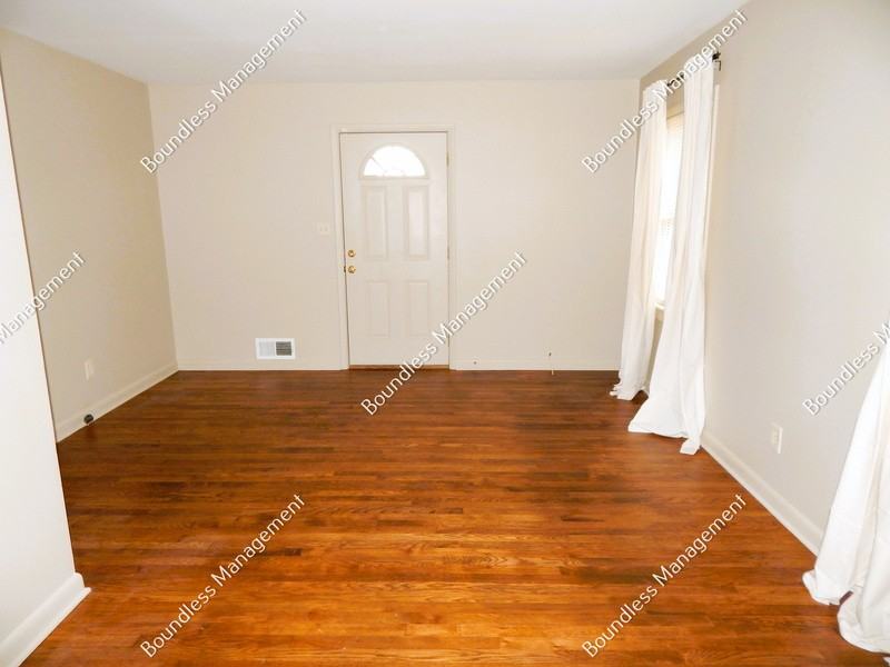 2476B Maple St #B - Photo 3 of 13