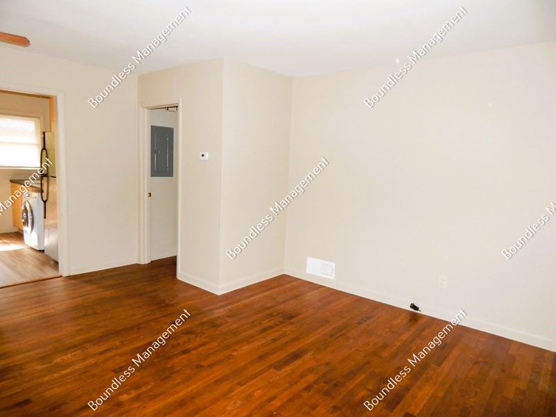 2476B Maple St #B - Photo 6 of 13