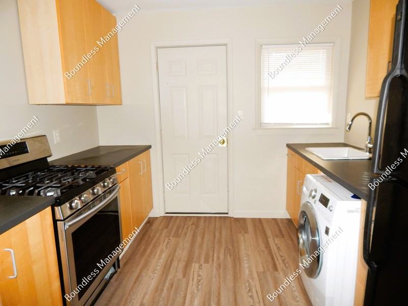2476B Maple St #B - Photo 7 of 13