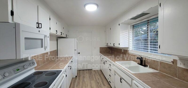 920 S 68th St - Photo 2 of 21