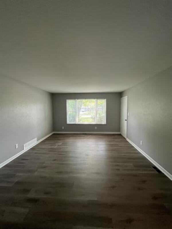 1009 Mill Hwy - Photo 2 of 10