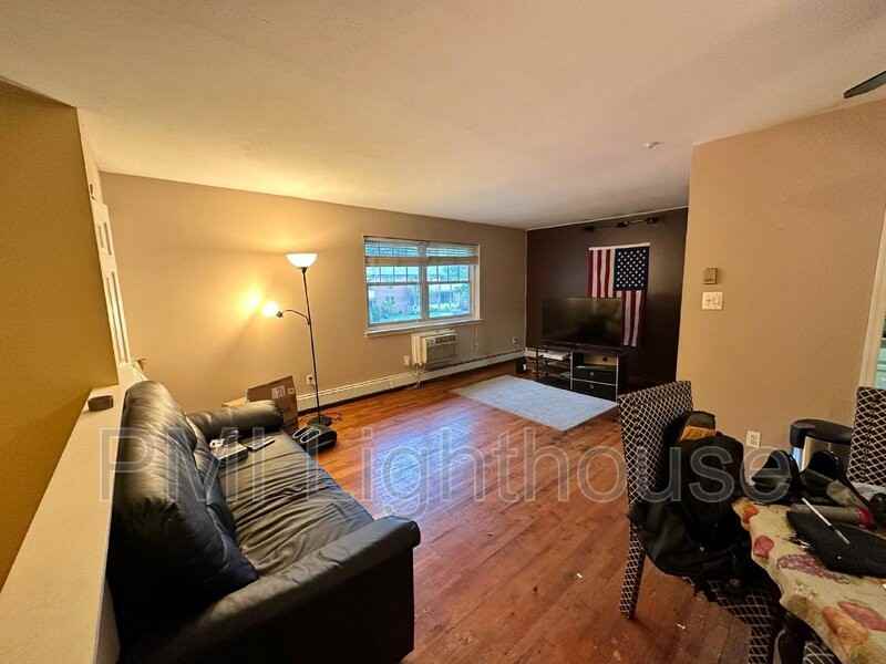 11 Glen Hollow Dr - Photo 3 of 18