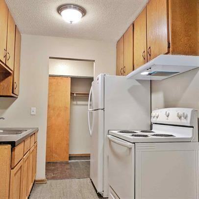 1074 York - Photo 2 of 10