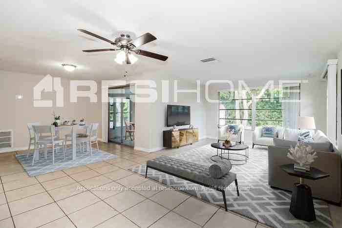 10606 Laburnum Dr - Photo 3 of 17