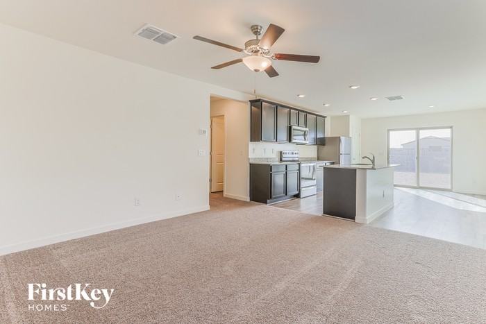 977 W 20th St - Photo 2 of 16