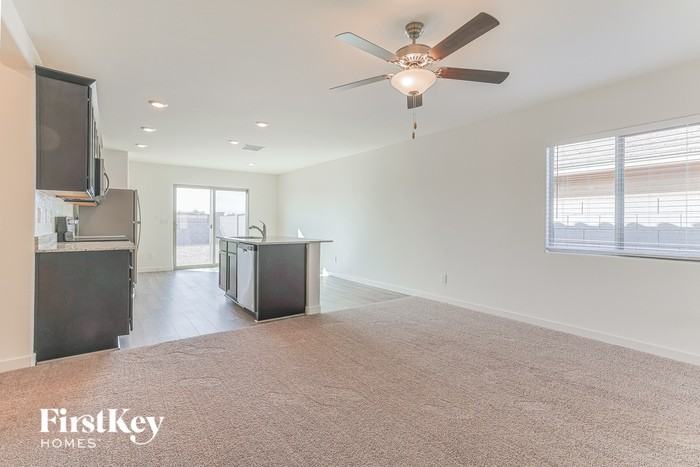 977 W 20th St - Photo 3 of 16