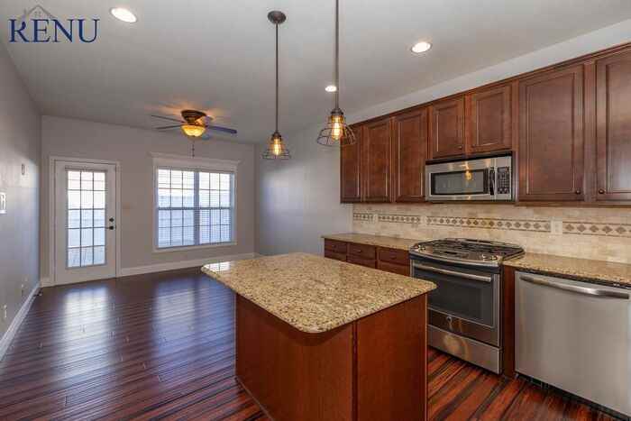 1354 Middlebury Dr - Photo 3 of 22