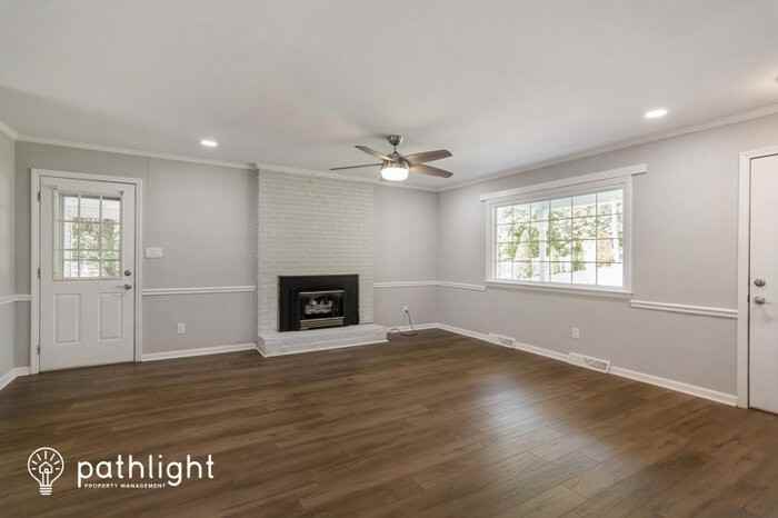 110 Roswell Dr - Photo 2 of 15