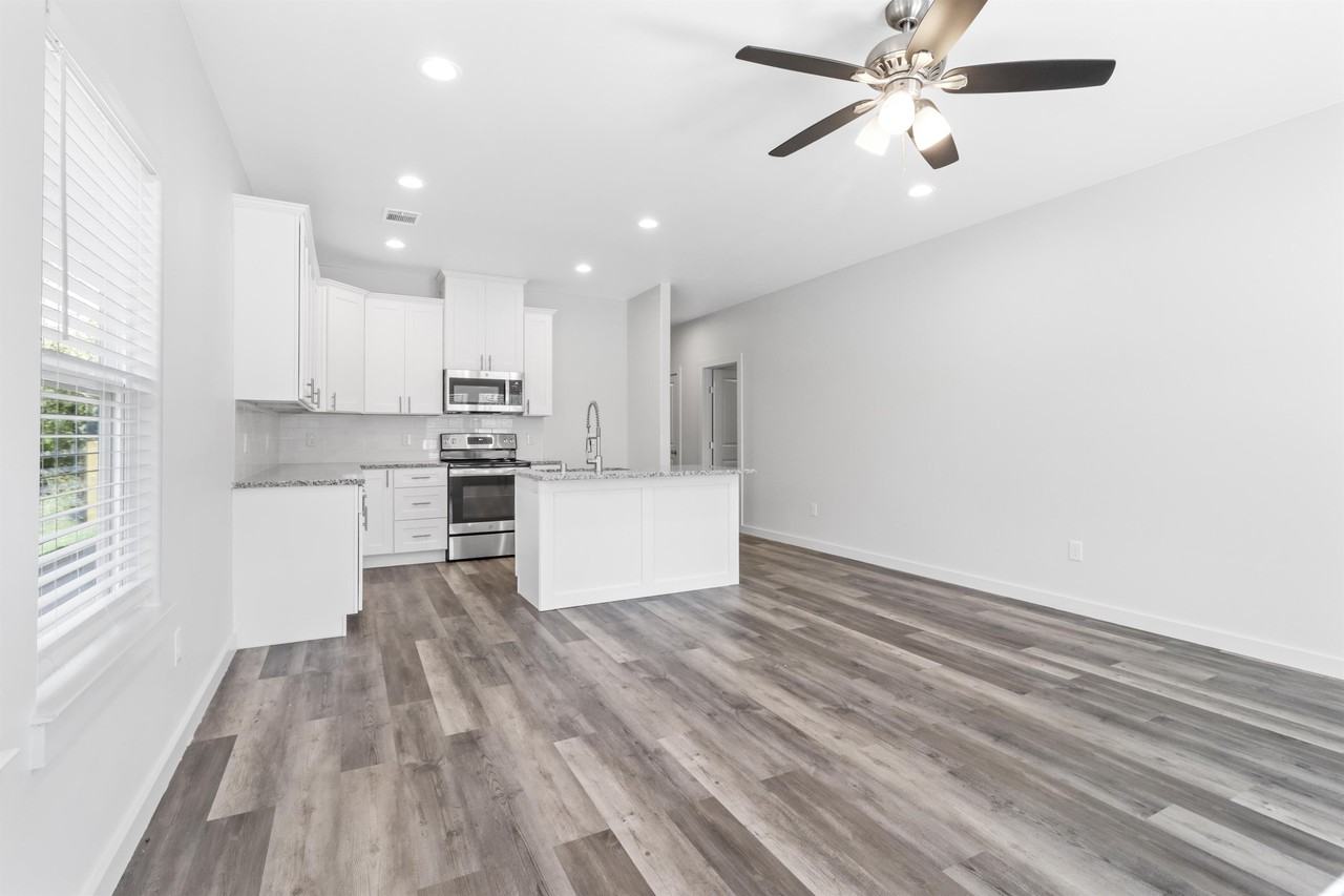 223 W Walker St #1 - Photo 2 of 17