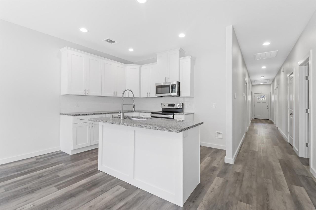 223 W Walker St #1 - Photo 3 of 17