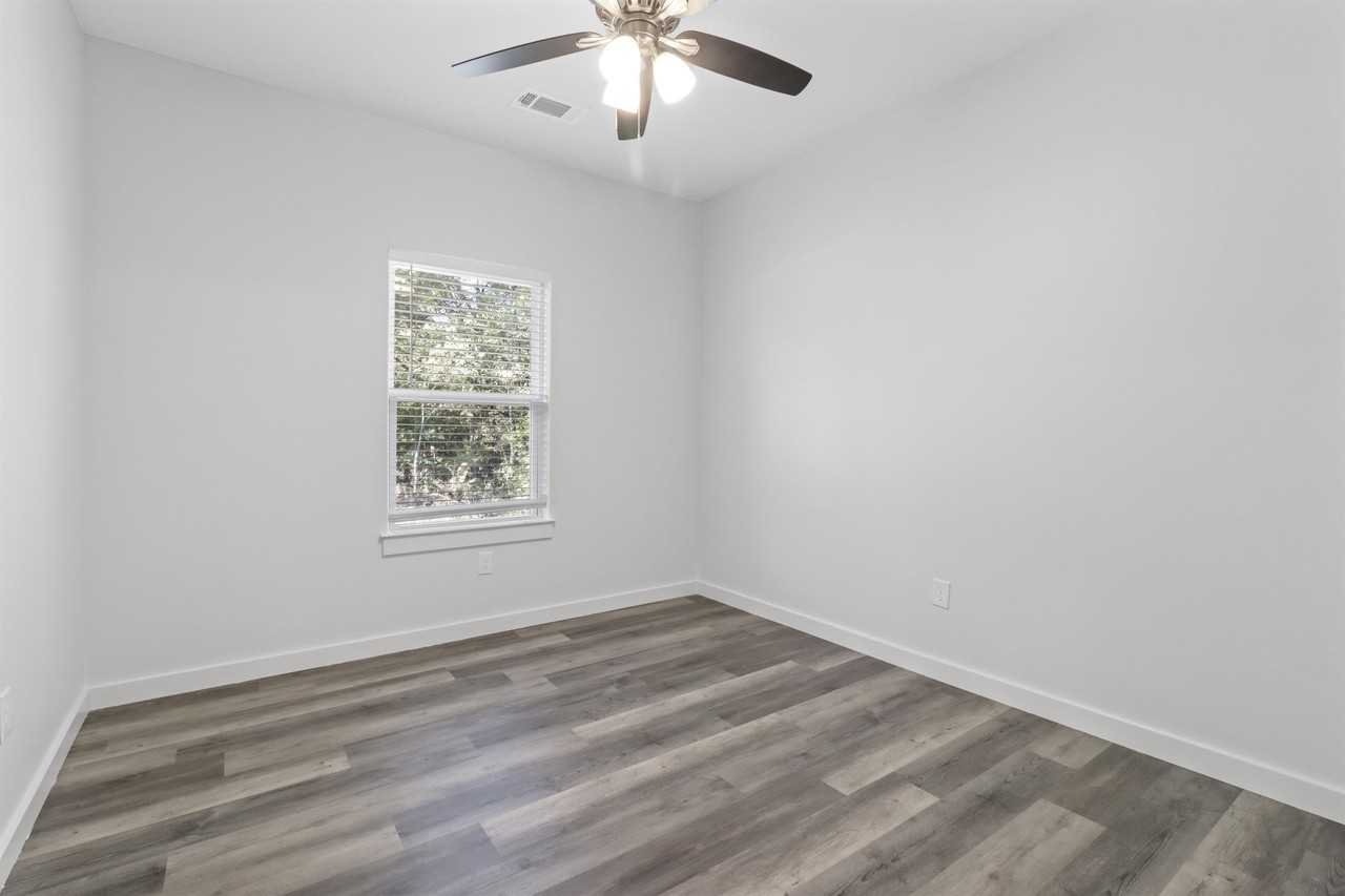 223 W Walker St #1 - Photo 7 of 17