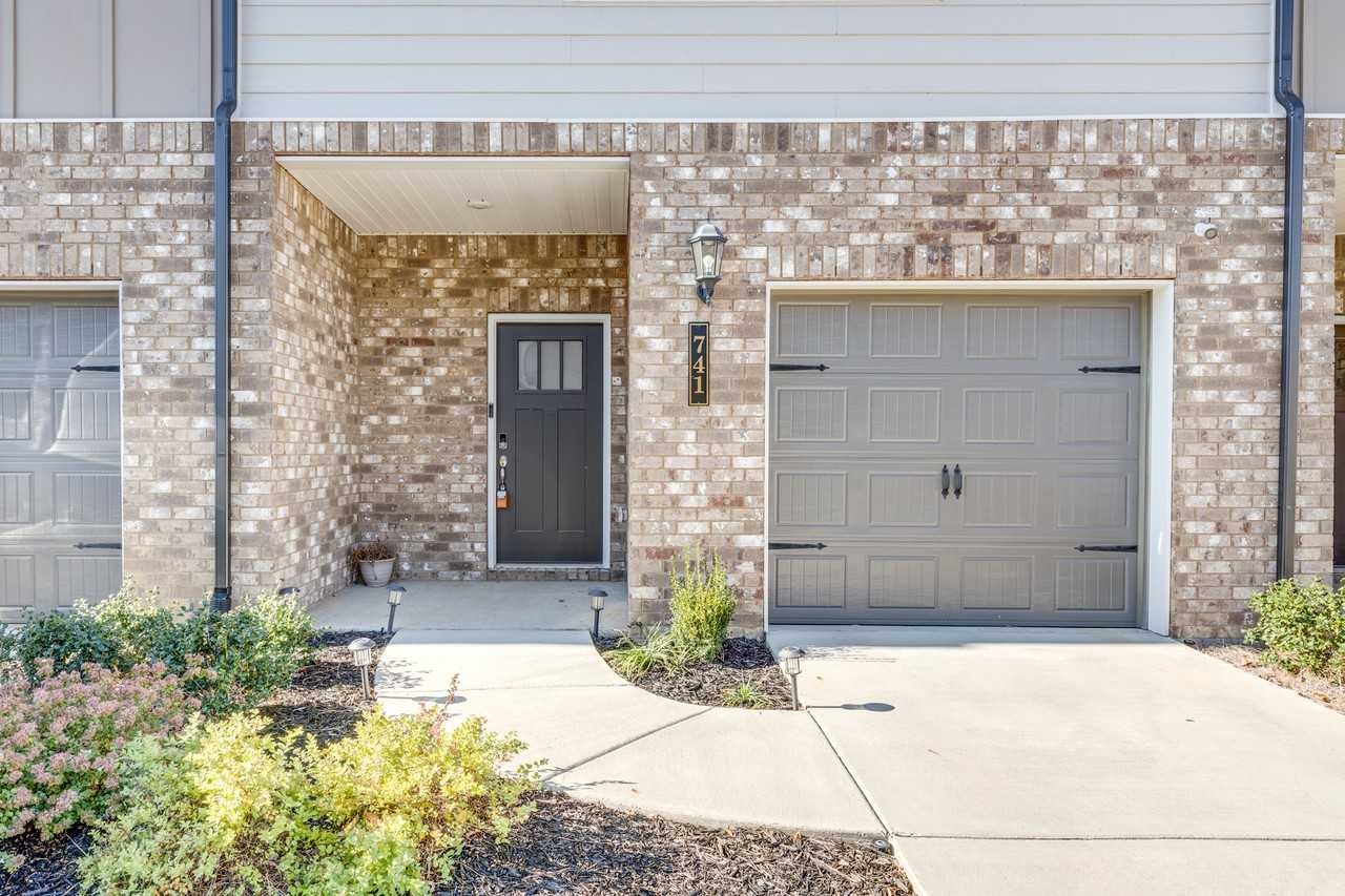 725 Prairie View Dr #1 - Photo 3 of 26