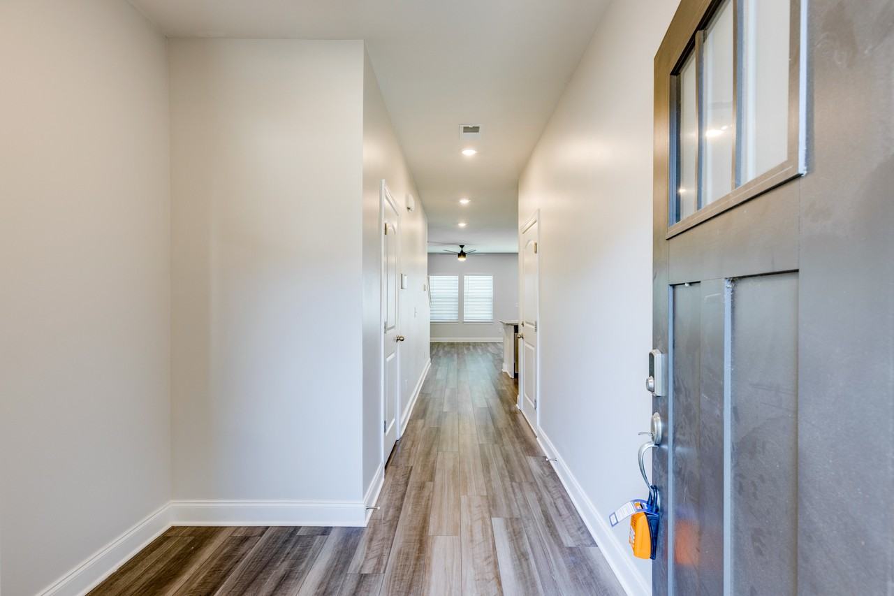 725 Prairie View Dr #1 - Photo 4 of 26