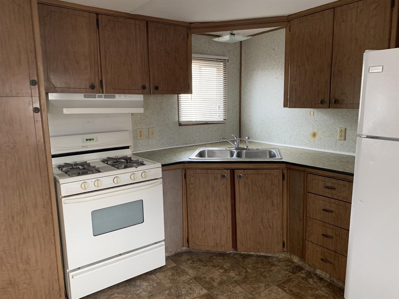 922 N 23rd St - Photo 3 of 10